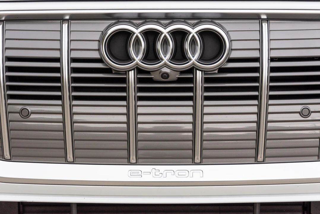 2019 Audi e-tron - Image 15 of 31