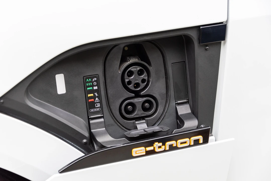 2019 Audi e-tron - Image 30 of 31