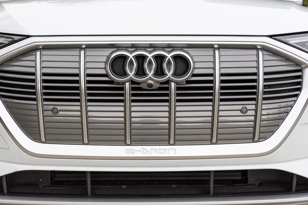 2019 Audi e-tron - Image 12 of 31