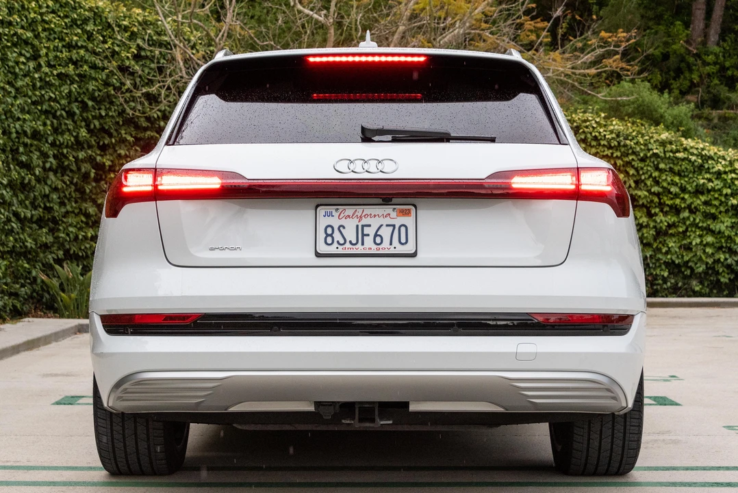 2019 Audi e-tron - Image 9 of 31