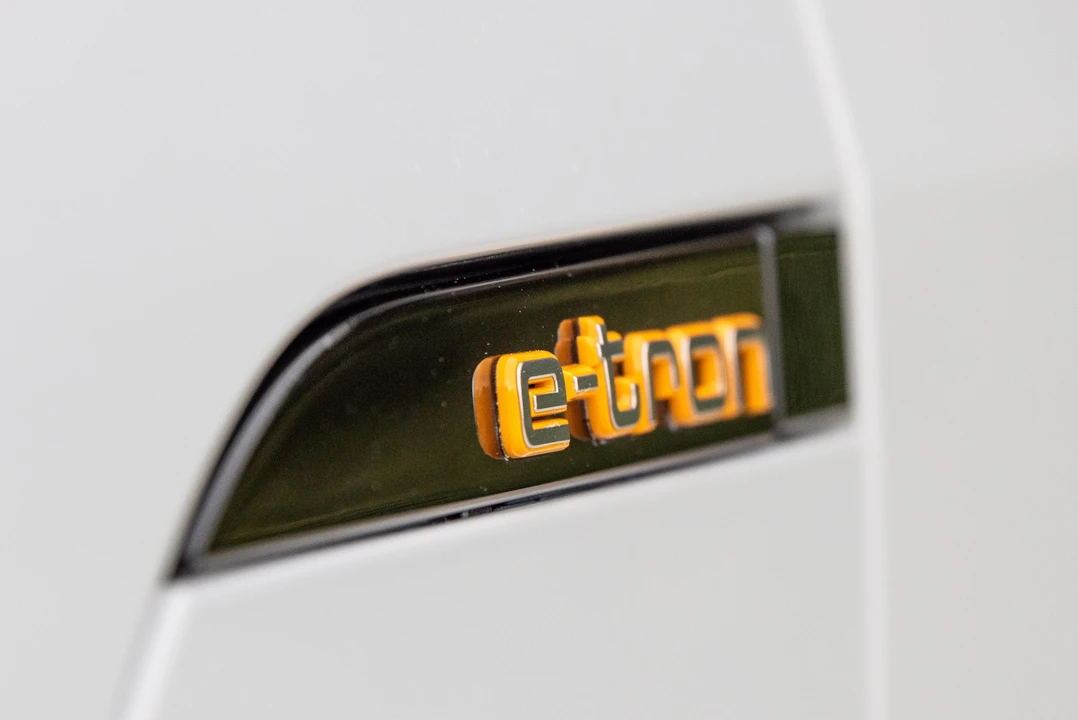 2019 Audi e-tron - Image 28 of 31