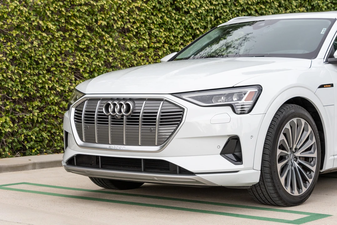 2019 Audi e-tron - Image 11 of 31