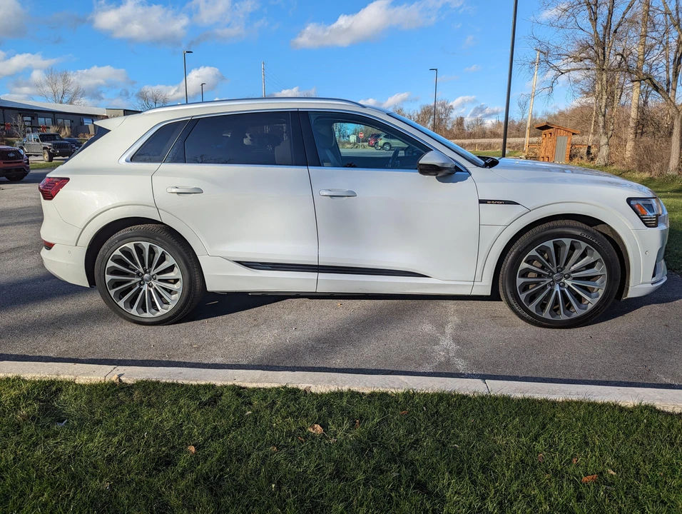 2019 Audi e-tron - Image 15 of 31