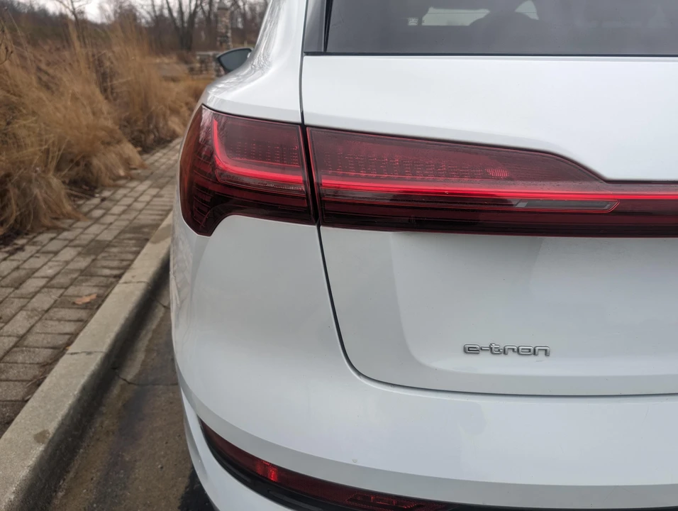 2019 Audi e-tron - Image 27 of 31