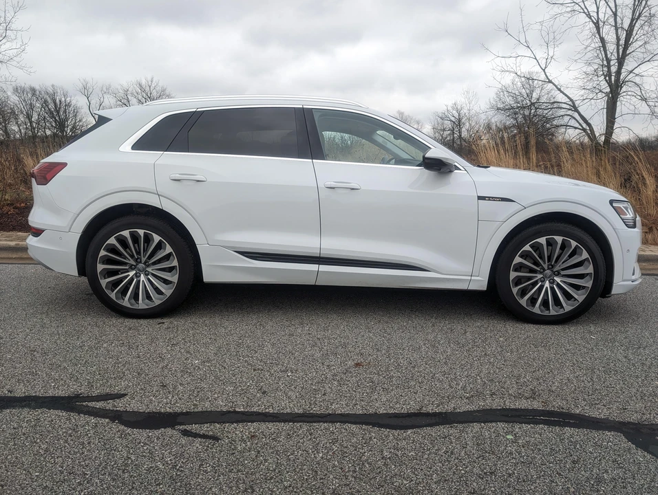 2019 Audi e-tron - Image 16 of 31