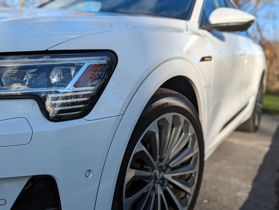 2019 Audi e-tron - Image 22 of 31