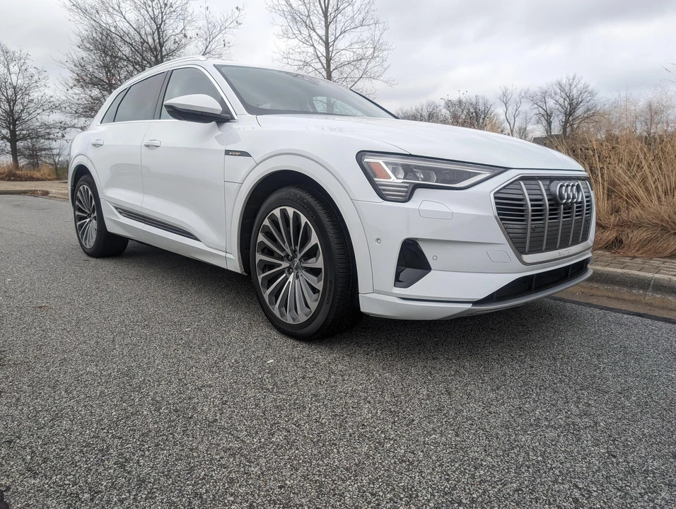 2019 Audi e-tron - Image 17 of 31