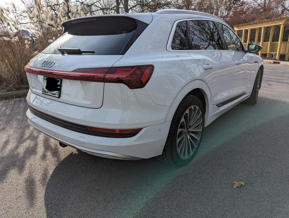 2019 Audi e-tron - Image 14 of 31