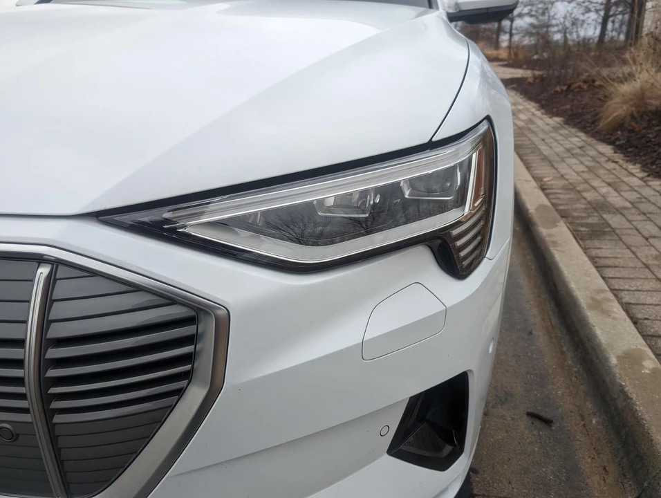 2019 Audi e-tron - Image 19 of 31