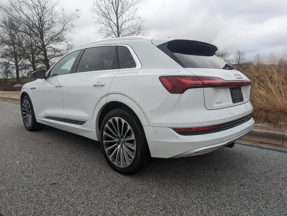 2019 Audi e-tron - Image 12 of 31