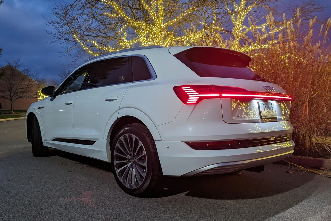 2019 Audi e-tron - Image 13 of 31
