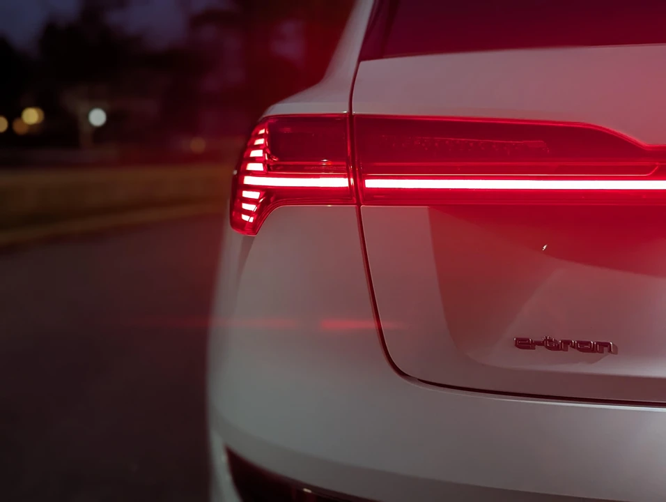 2019 Audi e-tron - Image 28 of 31