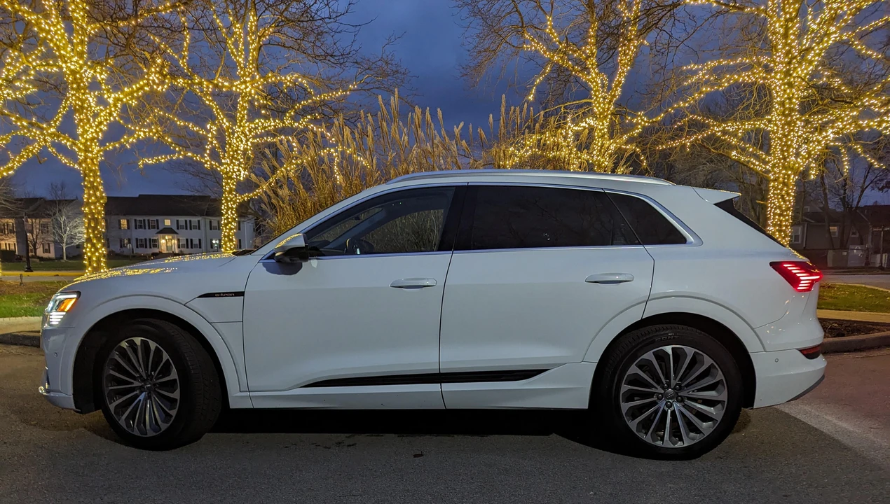 2019 Audi e-tron - Image 11 of 31
