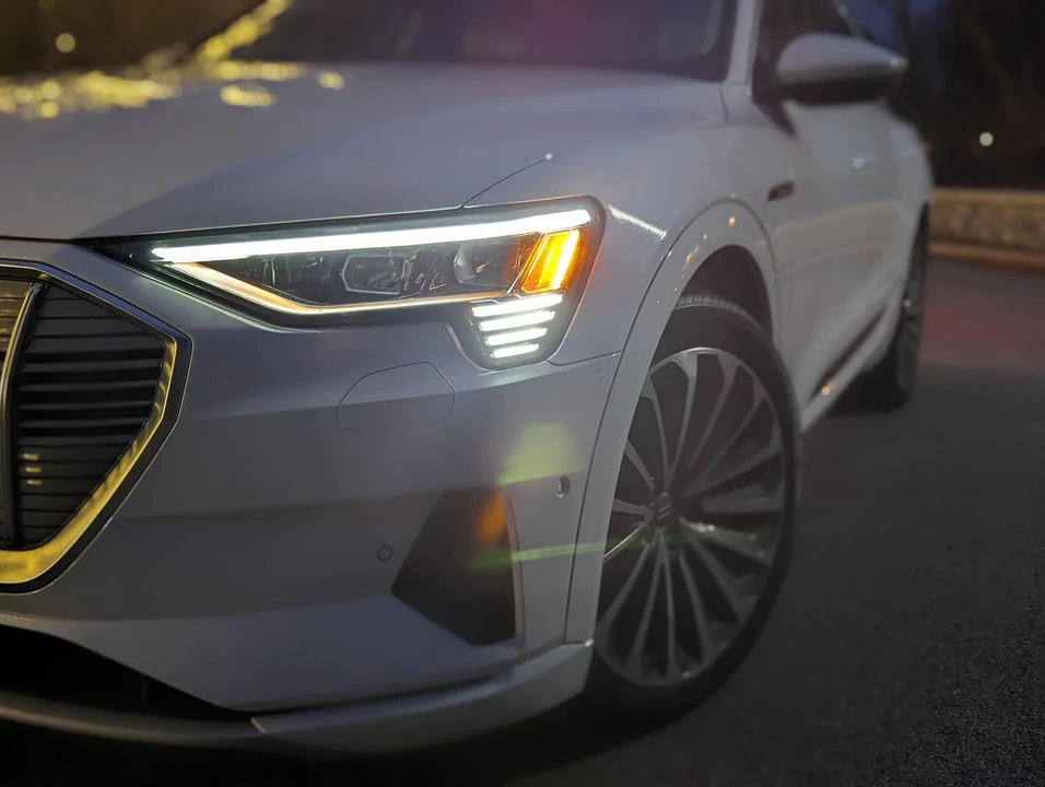 2019 Audi e-tron - Image 23 of 31