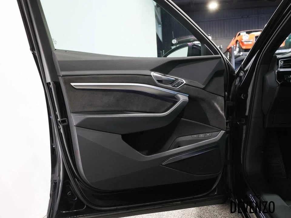 2019 Audi e-tron - Image 11 of 20