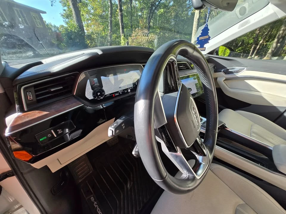 2019 Audi e-tron - Image 12 of 19