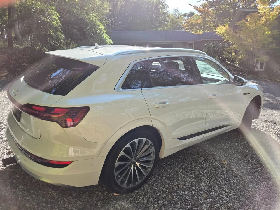 2019 Audi e-tron - Image 5 of 19