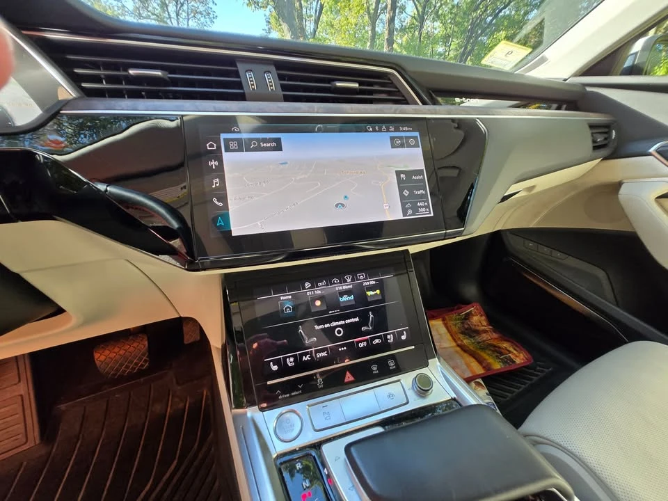 2019 Audi e-tron - Image 11 of 19