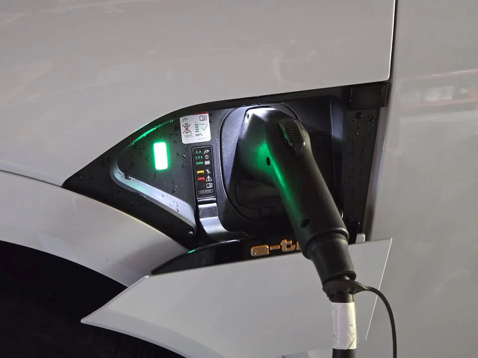 2019 Audi e-tron - Image 17 of 19