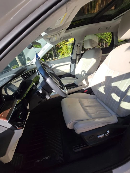 2019 Audi e-tron - Image 10 of 19