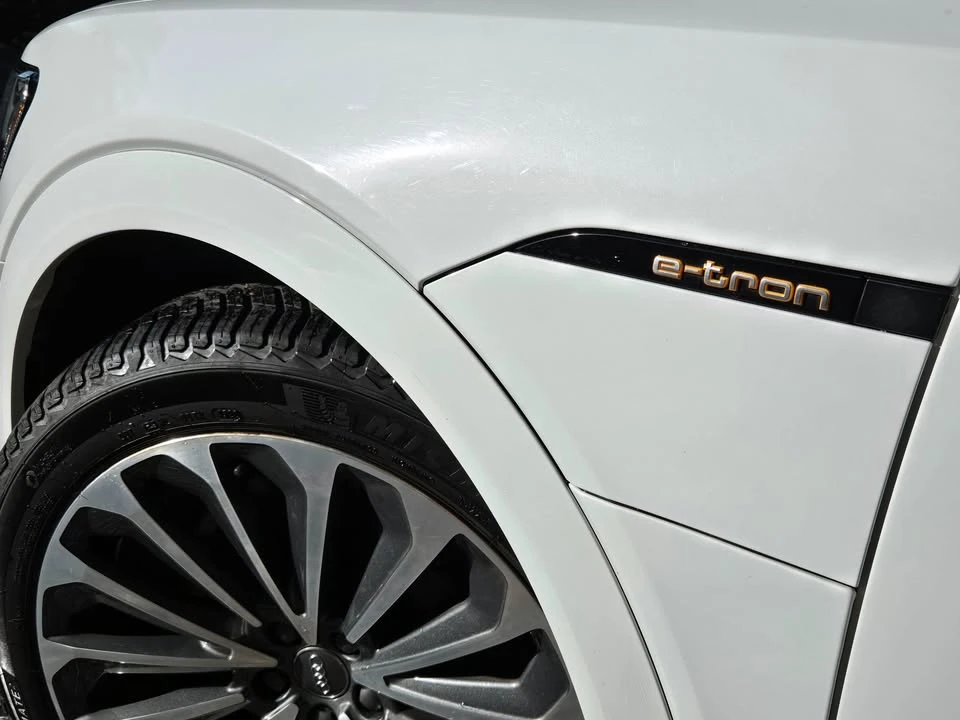 2019 Audi e-tron - Image 2 of 19