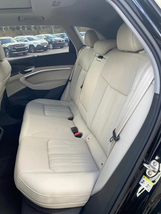 2019 Audi e-tron - Image 8 of 10