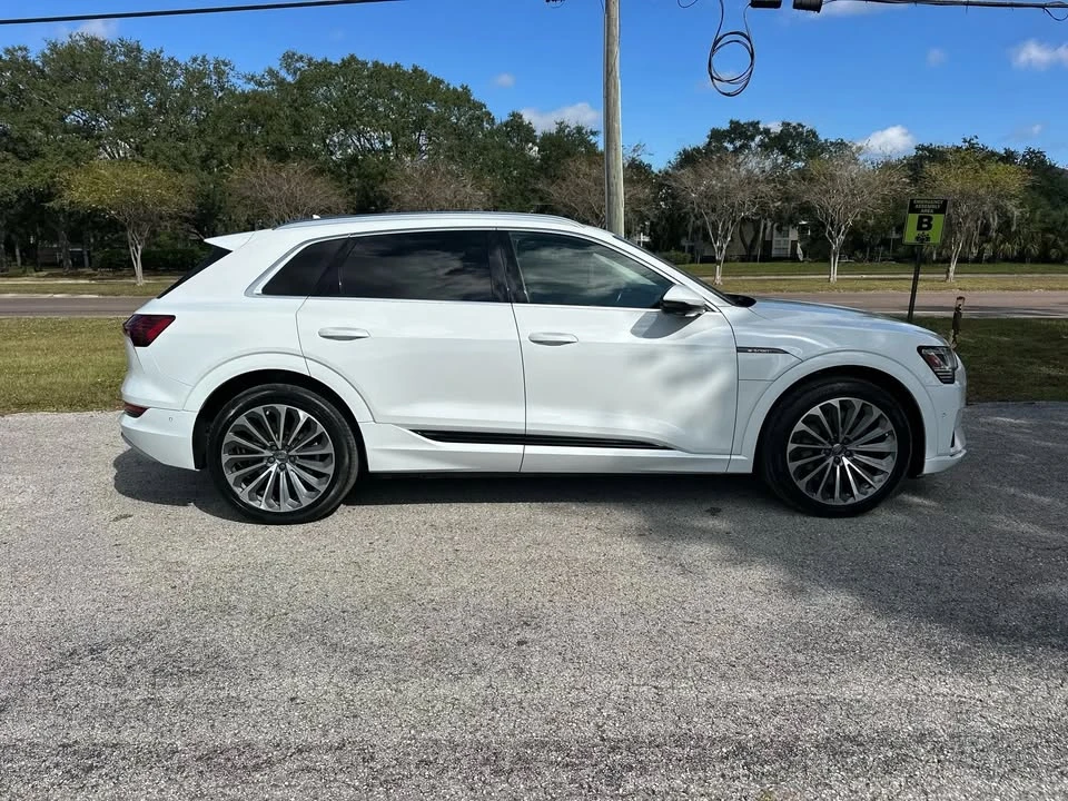 2019 Audi e-tron - Image 5 of 20