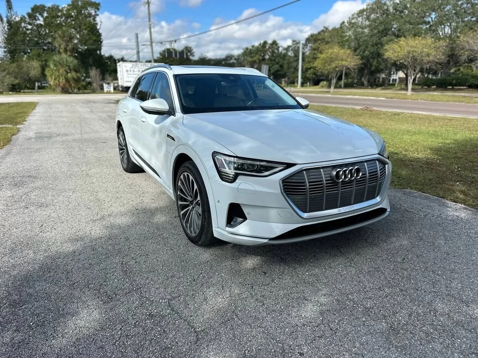 2019 Audi e-tron - Image 2 of 19