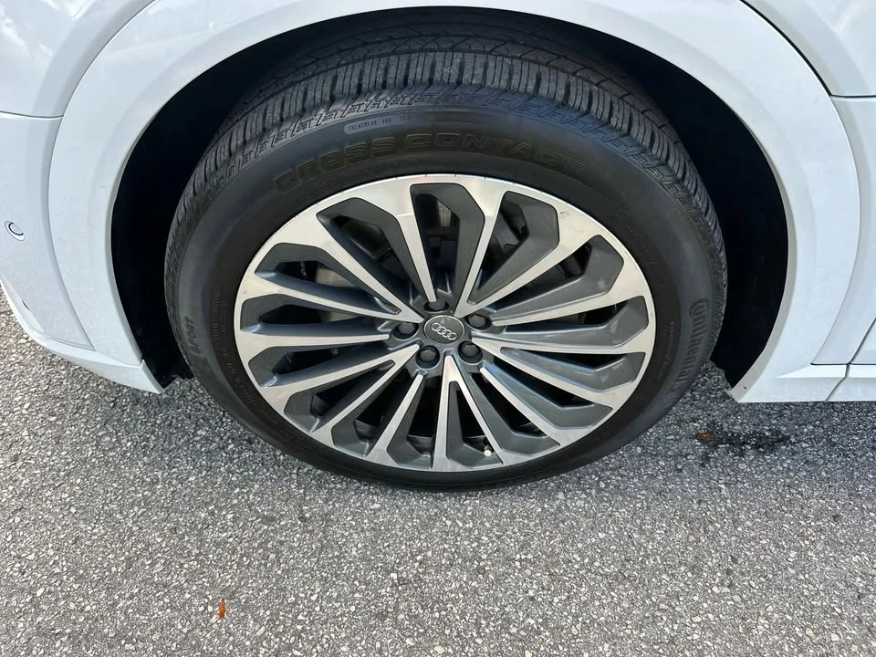 2019 Audi e-tron - Image 9 of 20