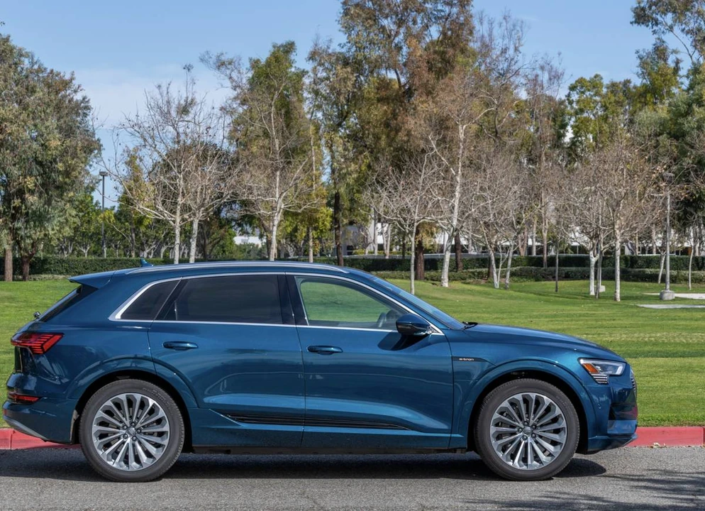 2019 Audi e-tron - Image 2 of 4