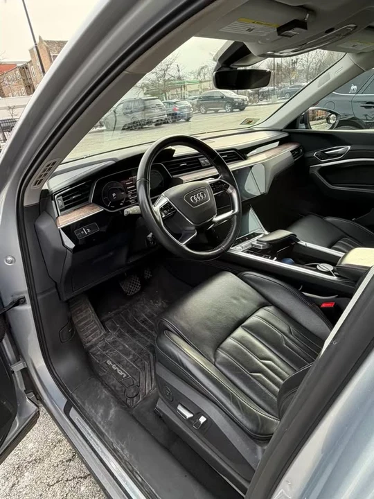 2019 Audi e-tron - Image 10 of 20