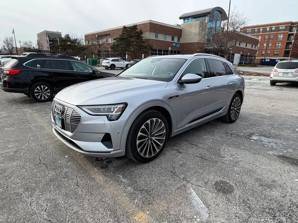 2019 Audi e-tron - Image 8 of 20