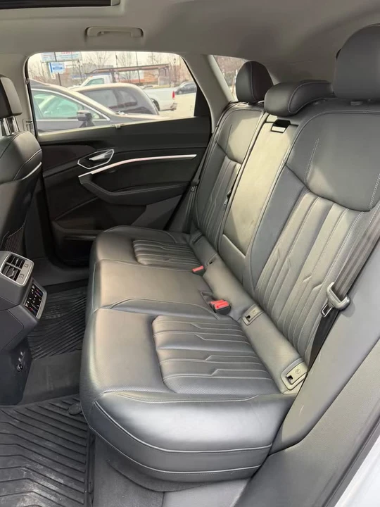 2019 Audi e-tron - Image 13 of 20