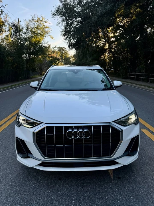 2019 Audi F3 Q3 - Image 2 of 17