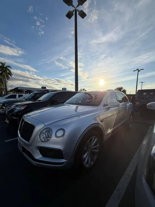 2019 Bentley Bentayga - Image 3 of 9