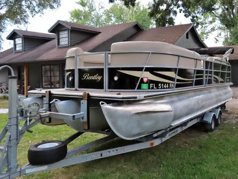 2019 Bentley Pontoon 243 Cruise SE Triton 24'