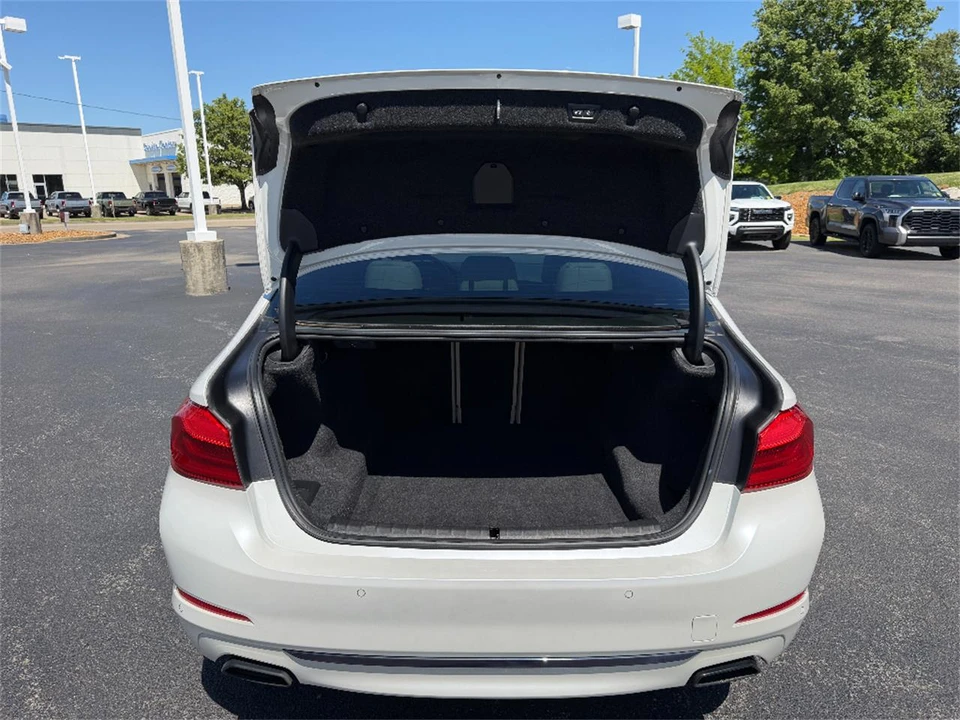 2019 BMW G30 5 Series Sedan - Image 11 of 31