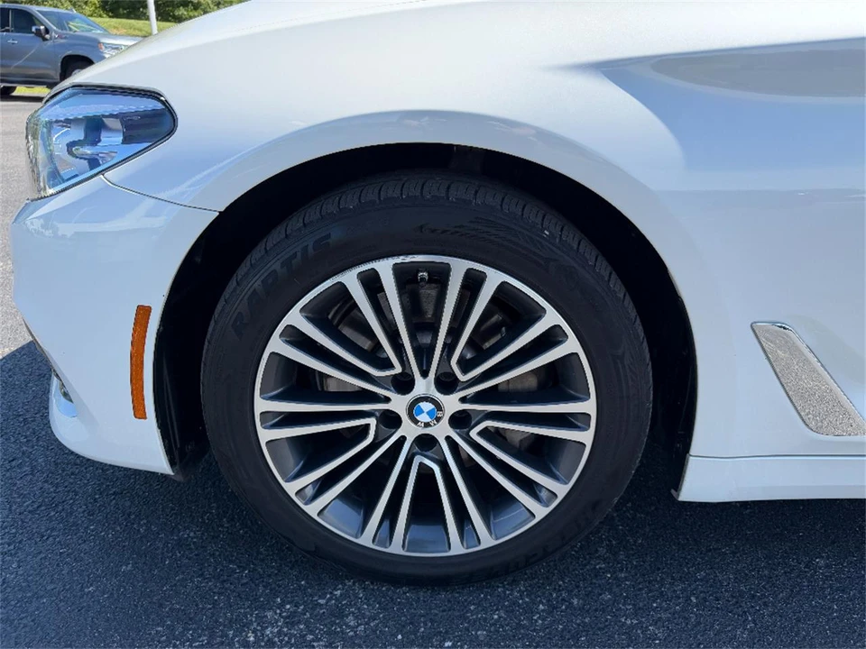 2019 BMW G30 5 Series Sedan - Image 9 of 31
