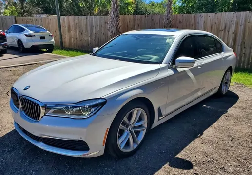 2019 BMW 750i