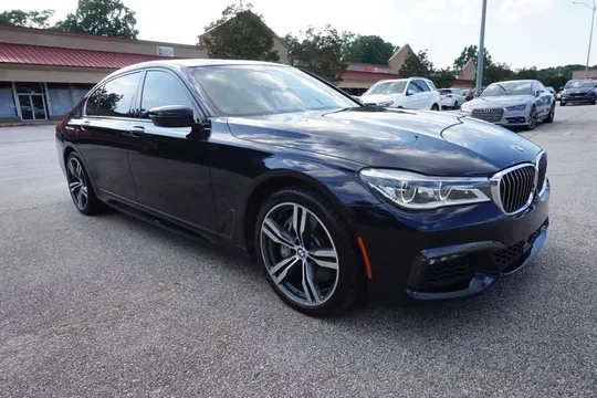 2019 BMW 750i Luxury Sedan