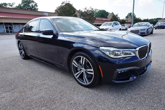 2019 BMW 750i Luxury Sedan
