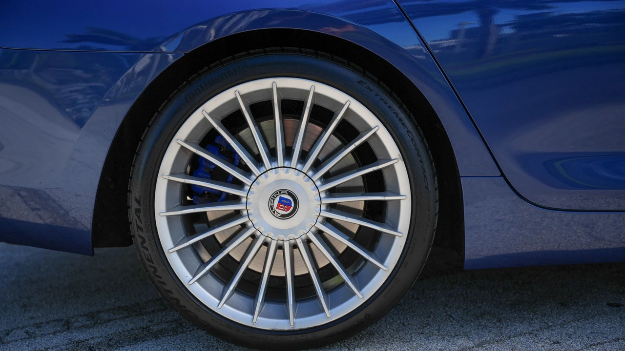 2019 BMW Alpina B6 - Image 23 of 31