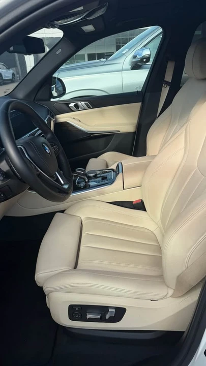 2019 BMW 5 Series - Image 2 of 3