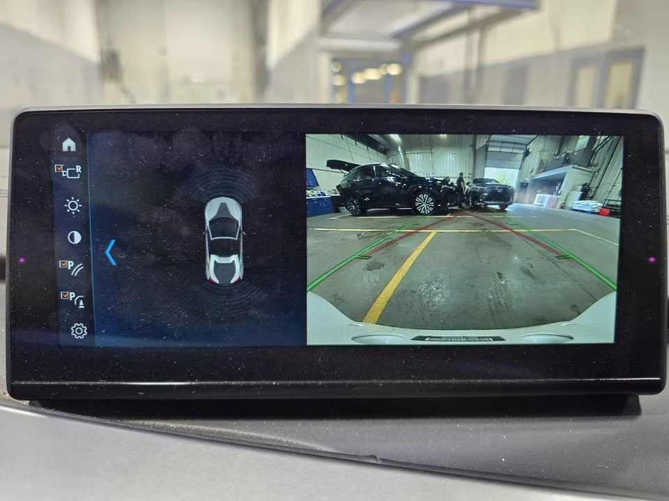 2019 BMW i8 - Image 13 of 20