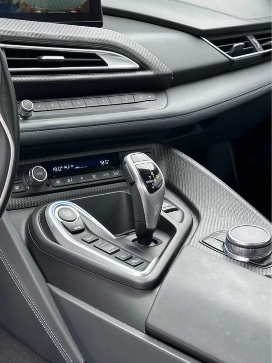 2019 BMW i8 - Image 9 of 13