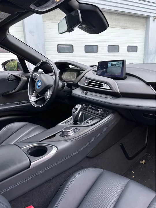 2019 BMW i8 - Image 12 of 13
