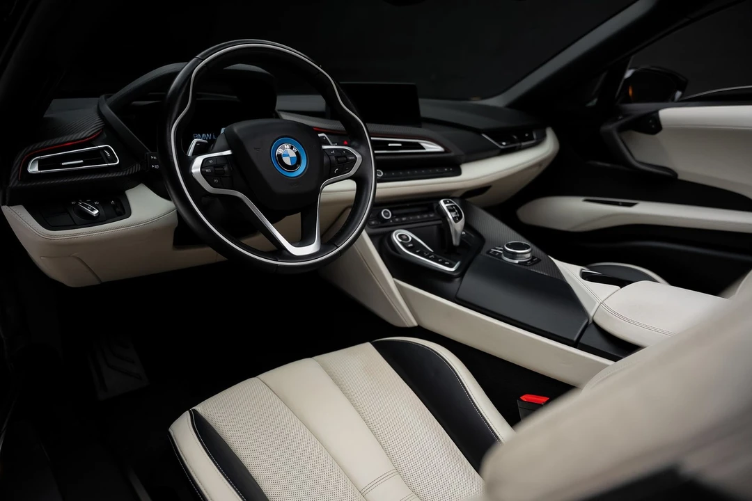 2019 BMW i8 - Image 2 of 31