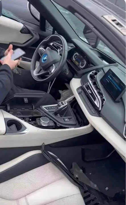 2019 BMW i8 - Image 10 of 12