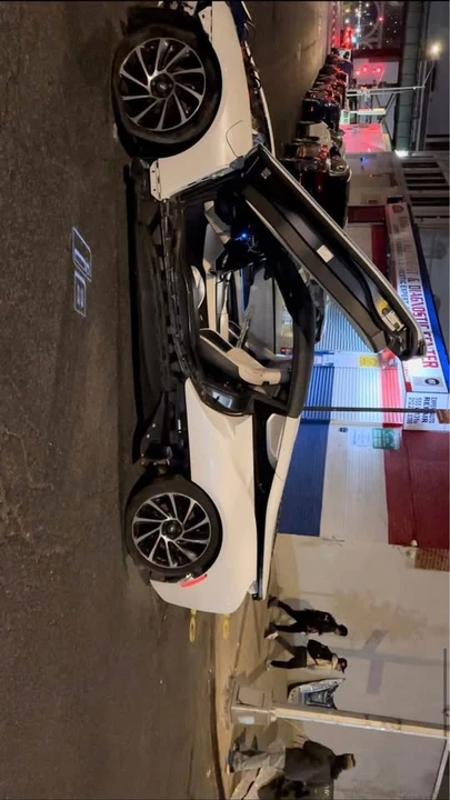 2019 BMW i8 - Image 3 of 12