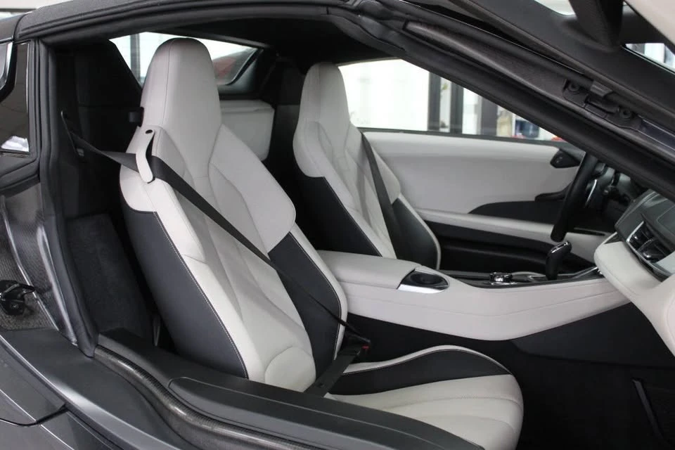 2019 BMW i8 - Image 14 of 20